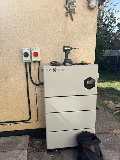 Phil’s outdoor inverter and battery installation