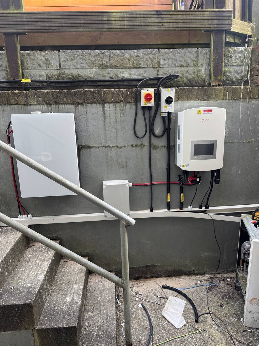 Solis inverter and battery installation