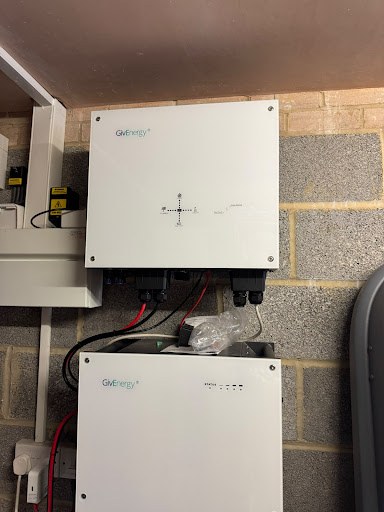 Damon’s wall-mounted inverter and battery installation